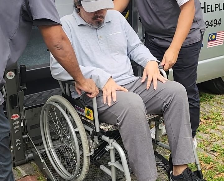 Wheelchair-accessible medical transport vehicle